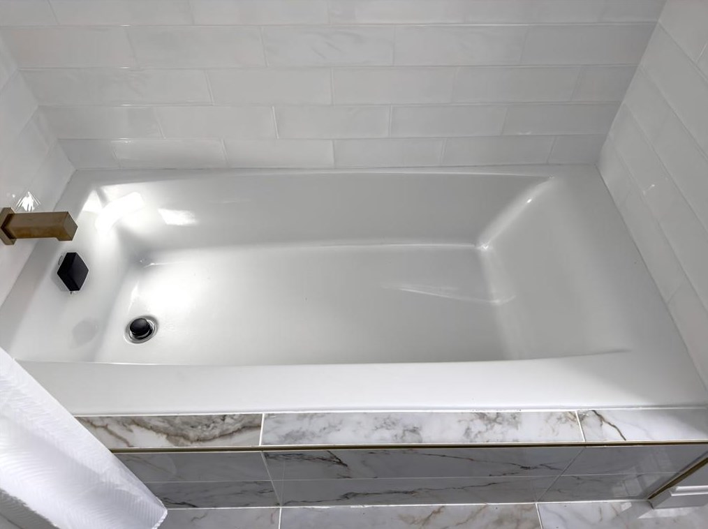 166 Meshanticut Valley Pkwy, Cranston RI  02920-3964 exterior