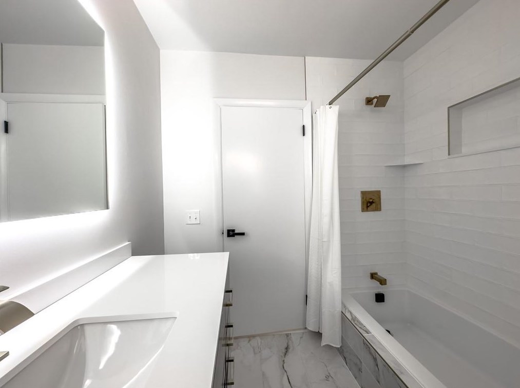 166 Meshanticut Valley Pkwy, Cranston RI  02920-3964 exterior