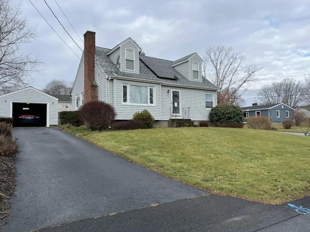 55 Douglas Ave, Portsmouth, RI 02871