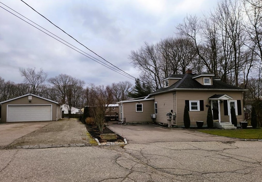129 Hayes St, Woonsocket, RI 02895