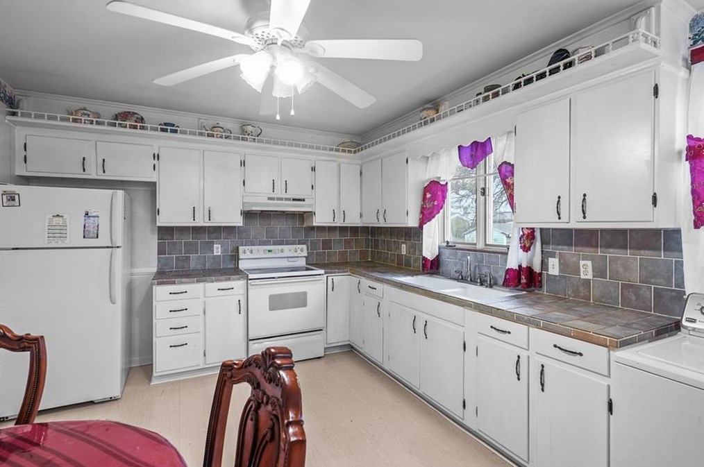 45 Liege St, Providence, RI 02908