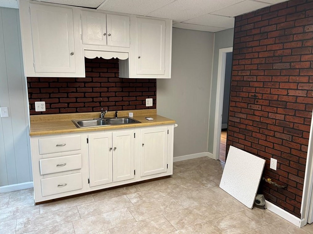64 Vale St, Pawtucket, RI 02860-4867