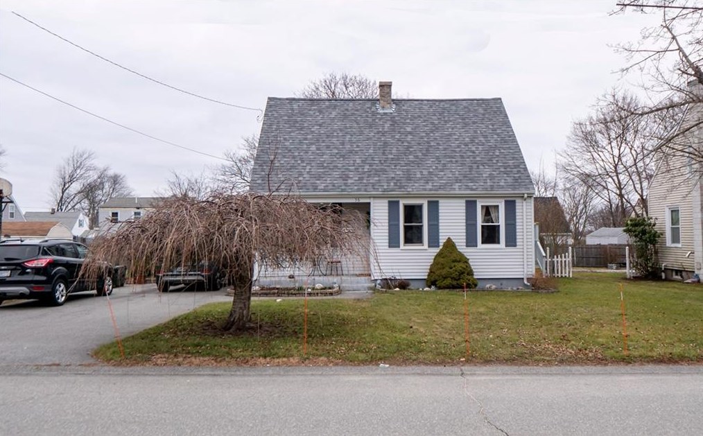 56 Beech Ave, Tiverton, RI 02878