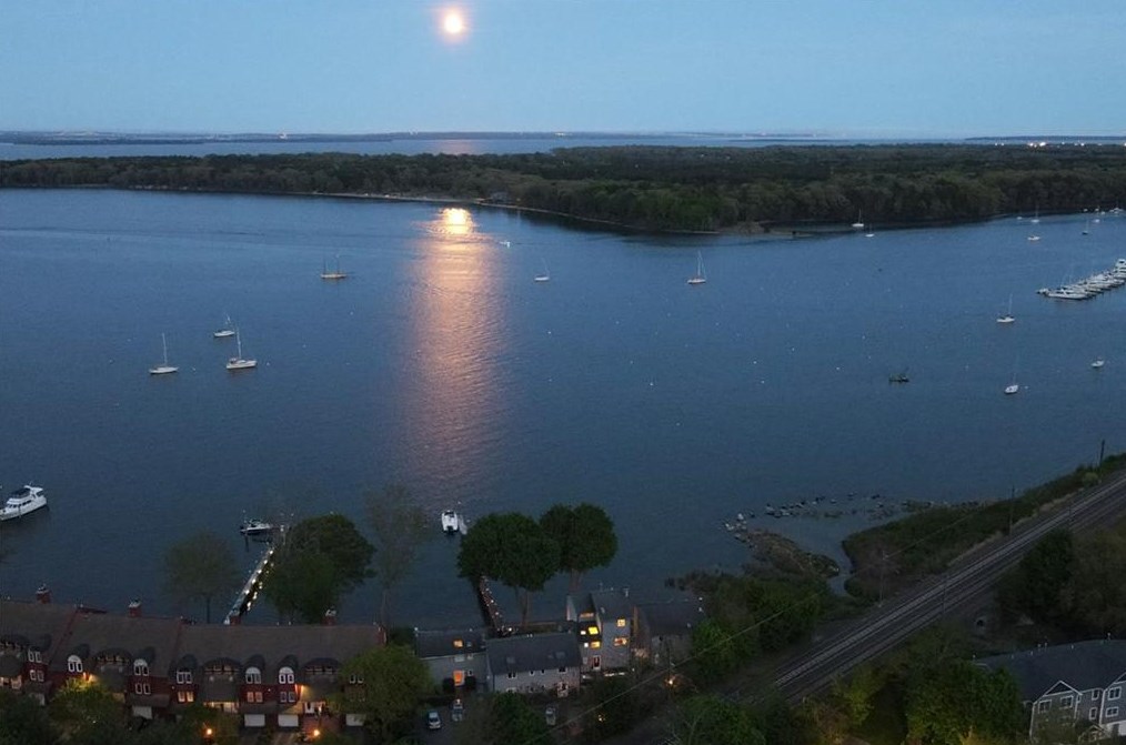 66 Oak Grove St #4, Warwick, RI 02818