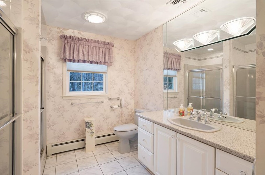 204 Tomahawk Trl, Cranston RI  02921-2227 exterior