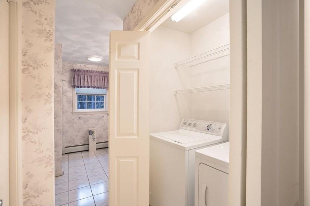 204 Tomahawk Trl, Cranston RI  02921-2227 exterior