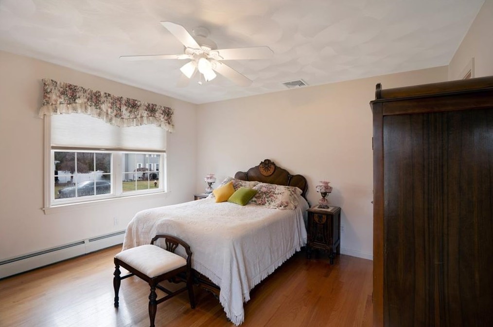 204 Tomahawk Trl, Cranston RI  02921-2227 exterior