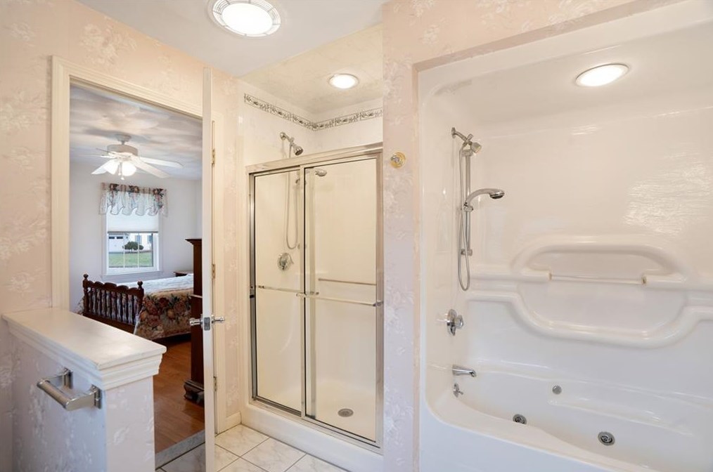 204 Tomahawk Trl, Cranston RI  02921-2227 exterior