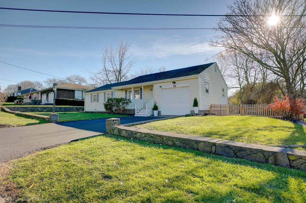 78 Bourbon St, Portsmouth, RI 02871