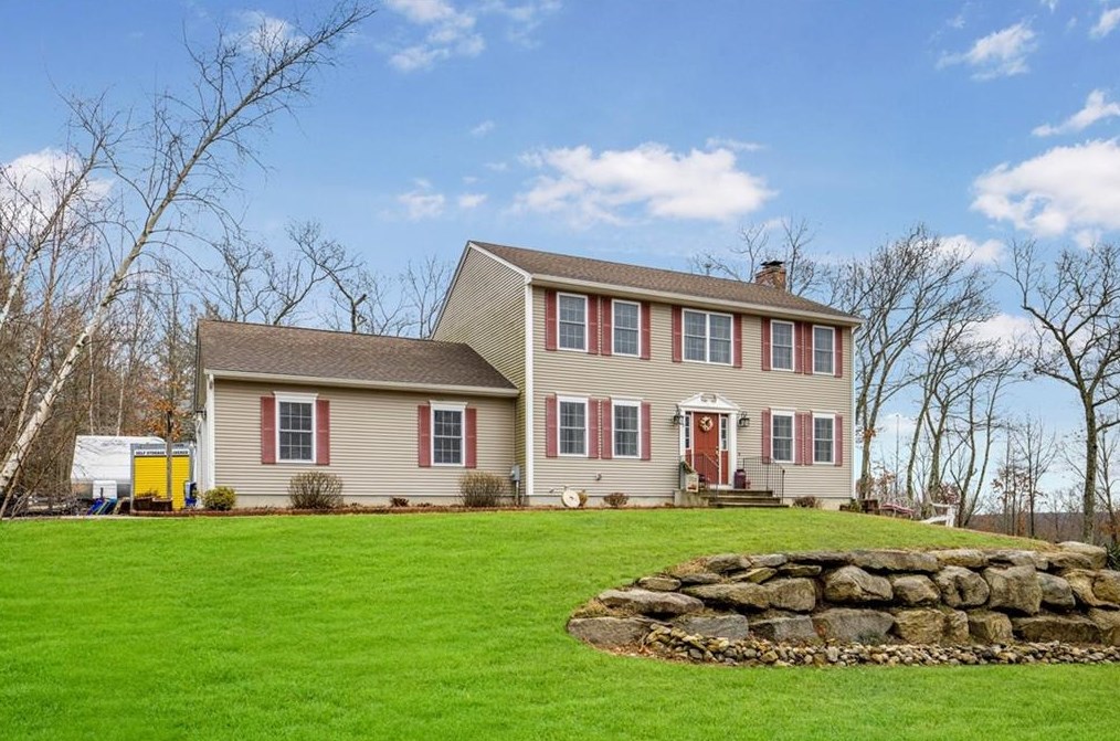 9 Azalea Ct, Scituate, RI 02825-1540