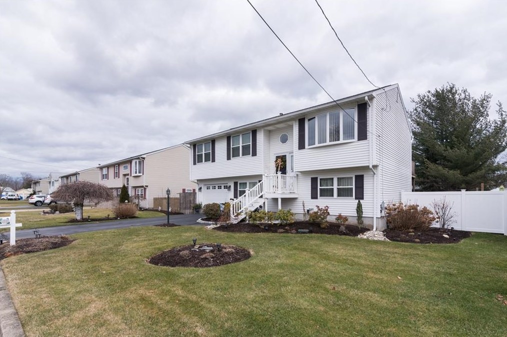 67 Belgium St, Cranston, RI 02920-6407