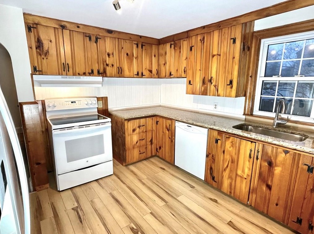 128 Greylawn Ave, Warwick, RI 02889