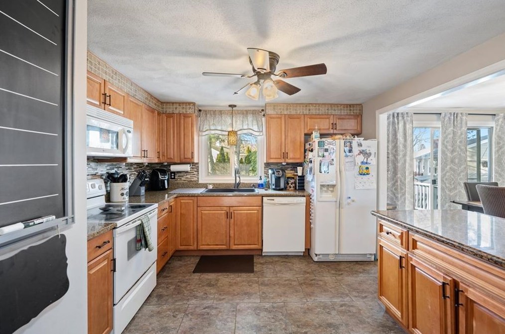 8 Surrey Ln, West Warwick RI  02893-3308 exterior