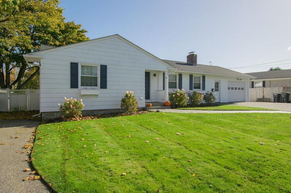 41 Clayton St, Middletown, RI 02842
