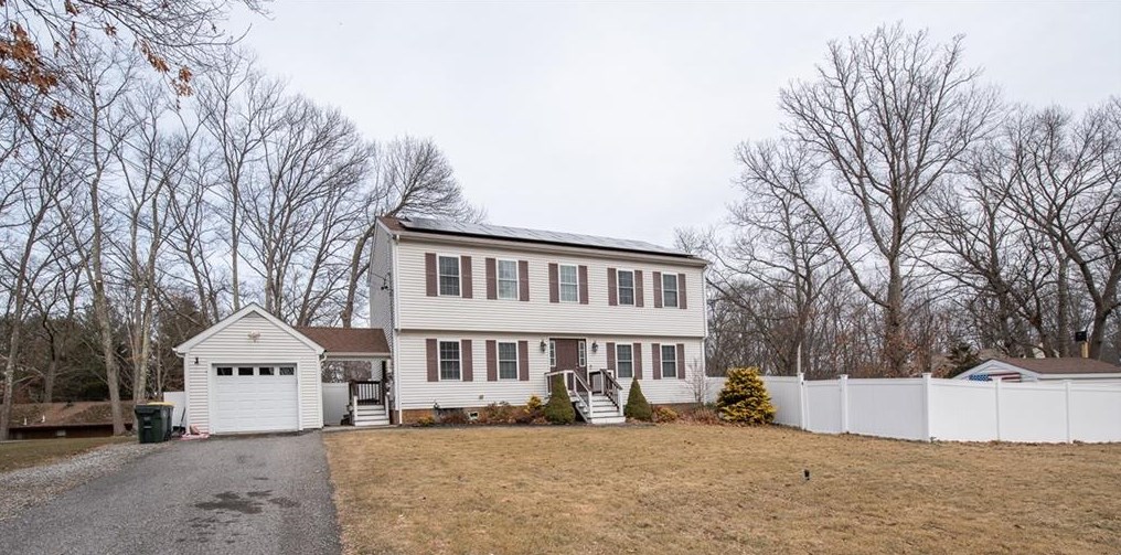 7 Indian Head Trl, Smithfield, RI 02917-2164