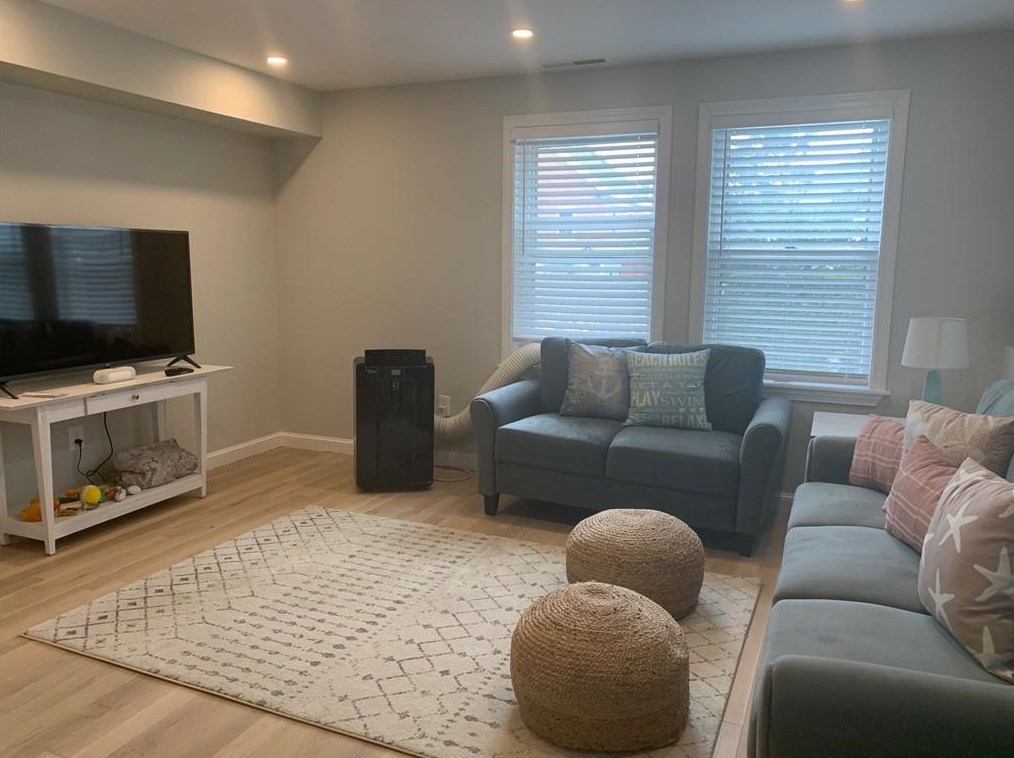33 Van Zandt Ave #1, Middletown, RI 02840