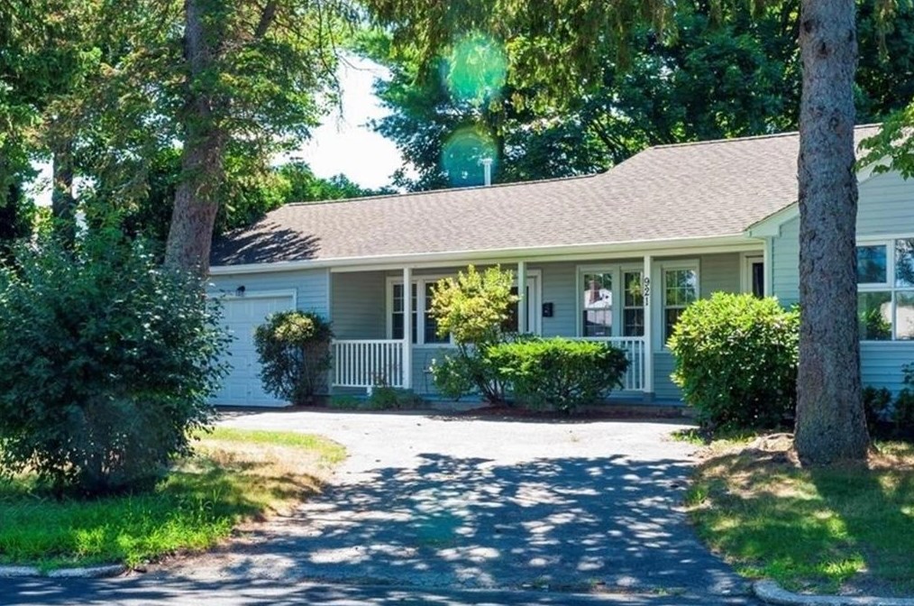 921 Cottage St, Pawtucket, RI 02861