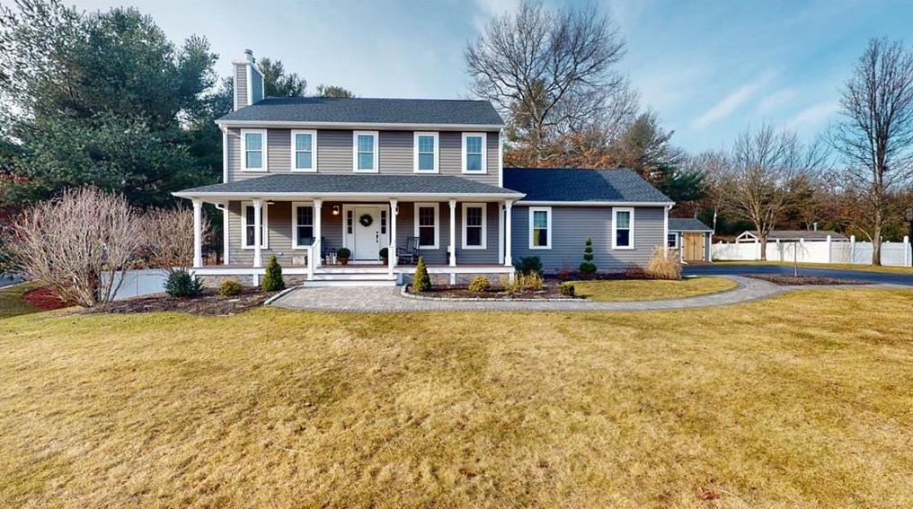 31 Jennifer Ln, North Smithfield, RI 02896-8042