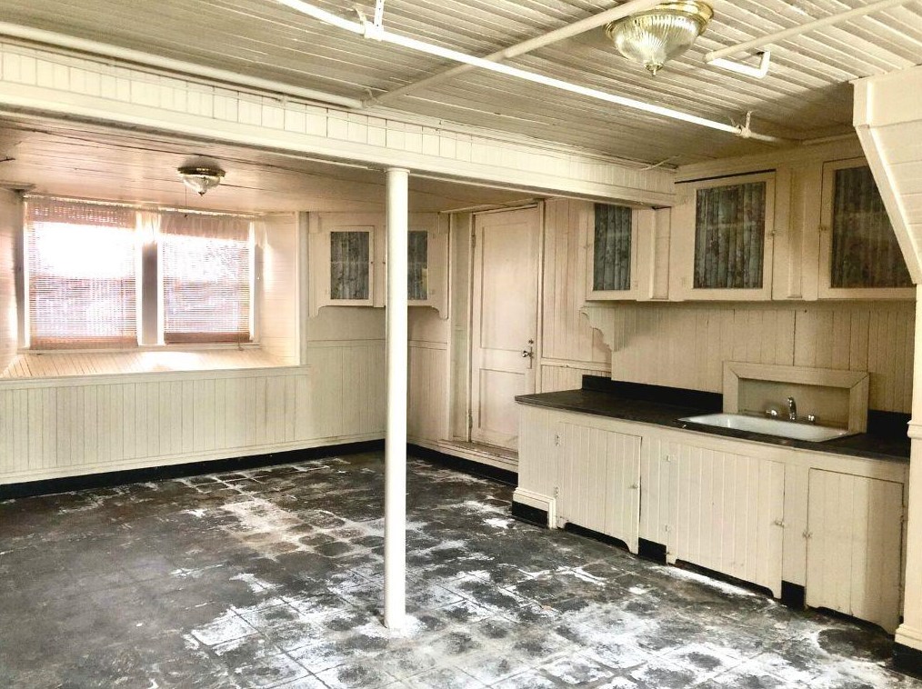 60 Maplewood Ave, Cranston RI  02920-7023 exterior