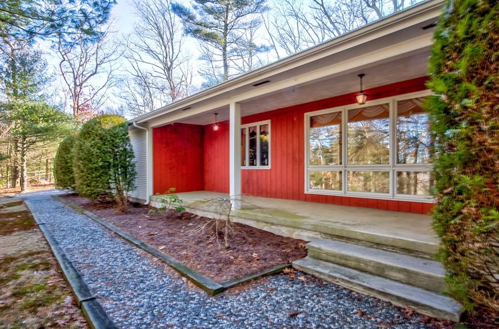 420 Robin Hollow Rd, West Greenwich, RI 02817