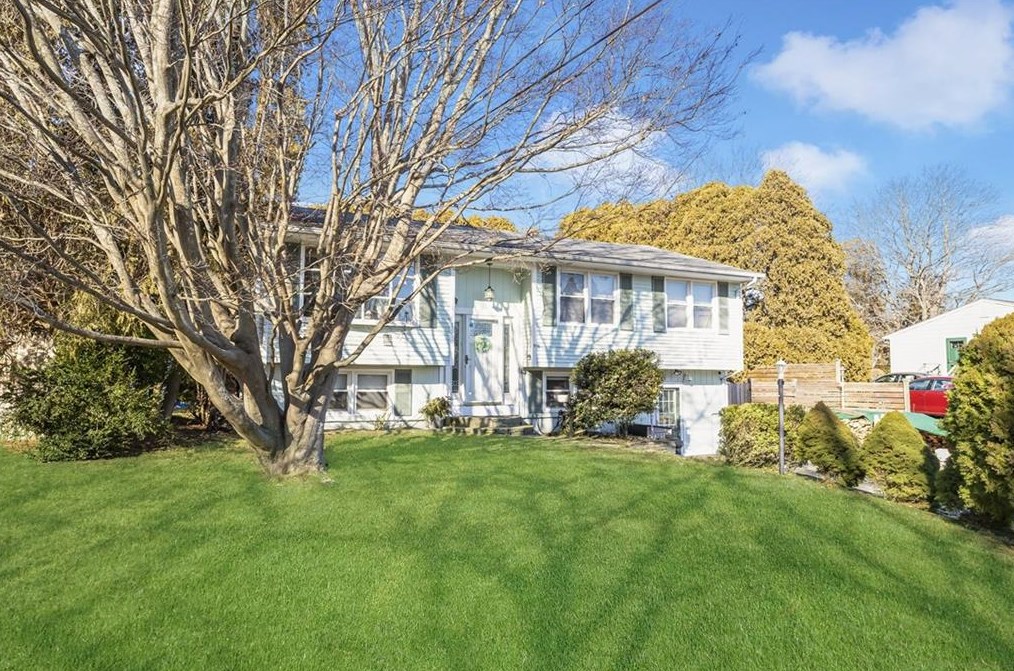 15 Jean St, South Kingstown, RI 02882