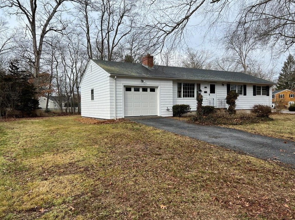 1 Beaver Rd, Barrington, RI 02806