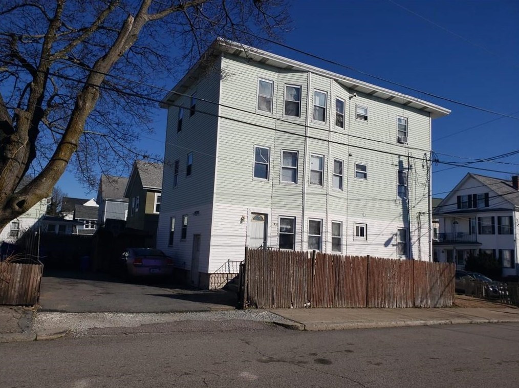 100 Johnson St, Pawtucket, RI 02860 exterior