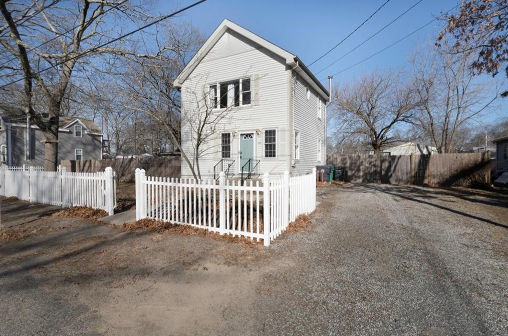 149 Wood St, Warwick, RI 02889