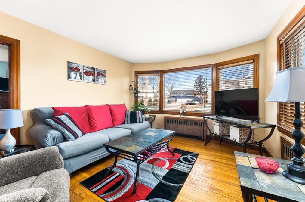 305 Farmington Ave, Cranston, RI 02920