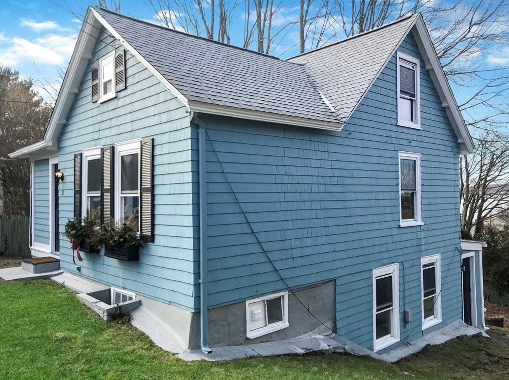 21 Summit Ave, Tiverton, RI 02878