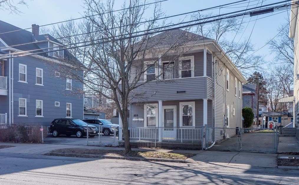 225 Wood St, Bristol, RI 02809-3129