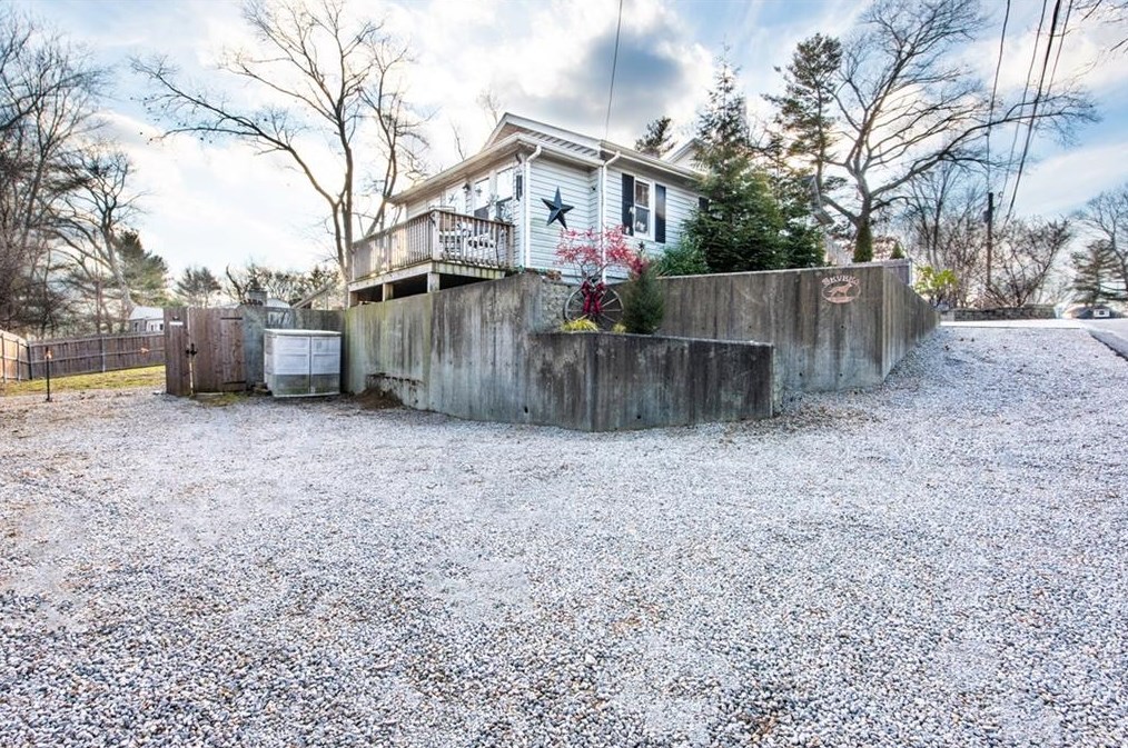 14 Lambert St, Coventry, RI 02816