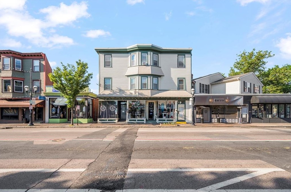 260 Atwells Ave #2, Providence, RI 02903