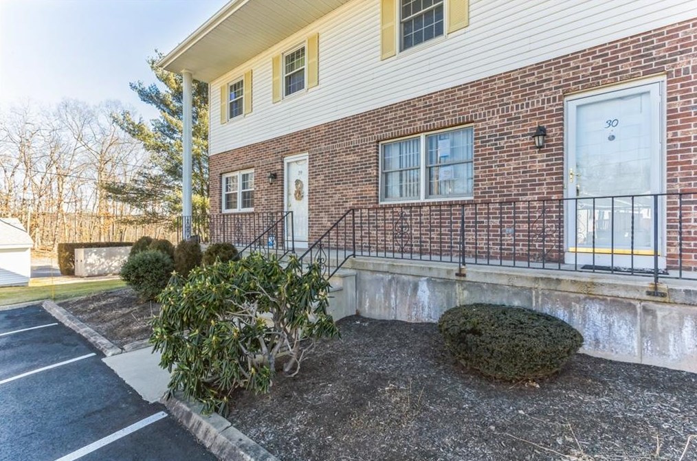 30 Scenery Ln, Providence, RI 02919