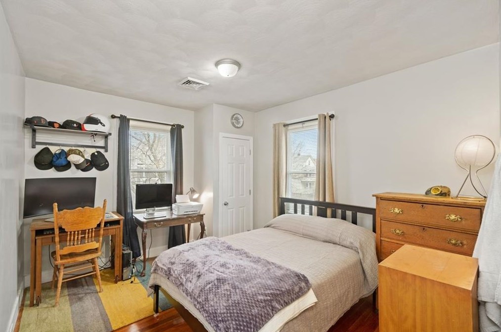 88 Chestnut Ave, Cranston RI  02910-4627 exterior