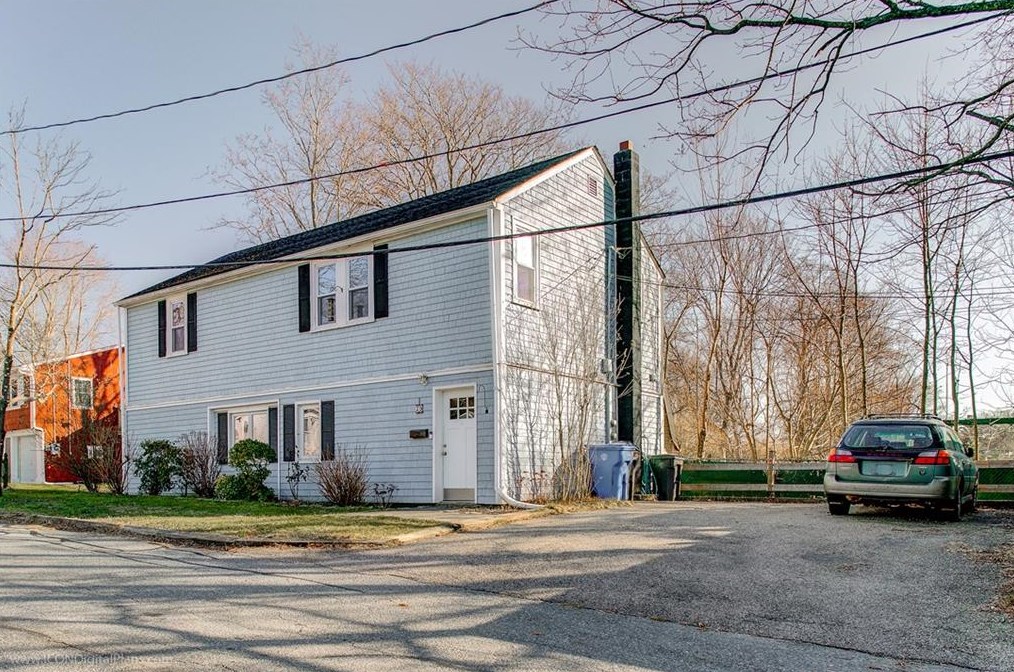 29 Sherwood Rd, Middletown, RI 02842