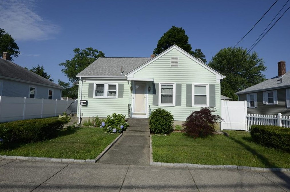 108 Woodbury St, Pawtucket, RI 02861 exterior