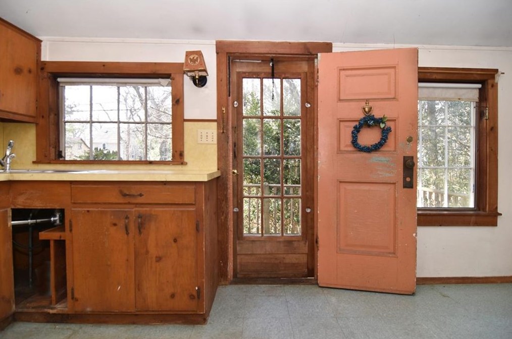 71 Johnson Ave, North Kingstown, RI 02852