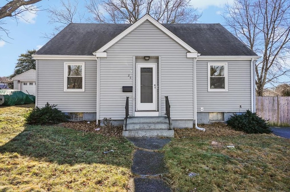25 Warren Ave, Tiverton, RI 02878