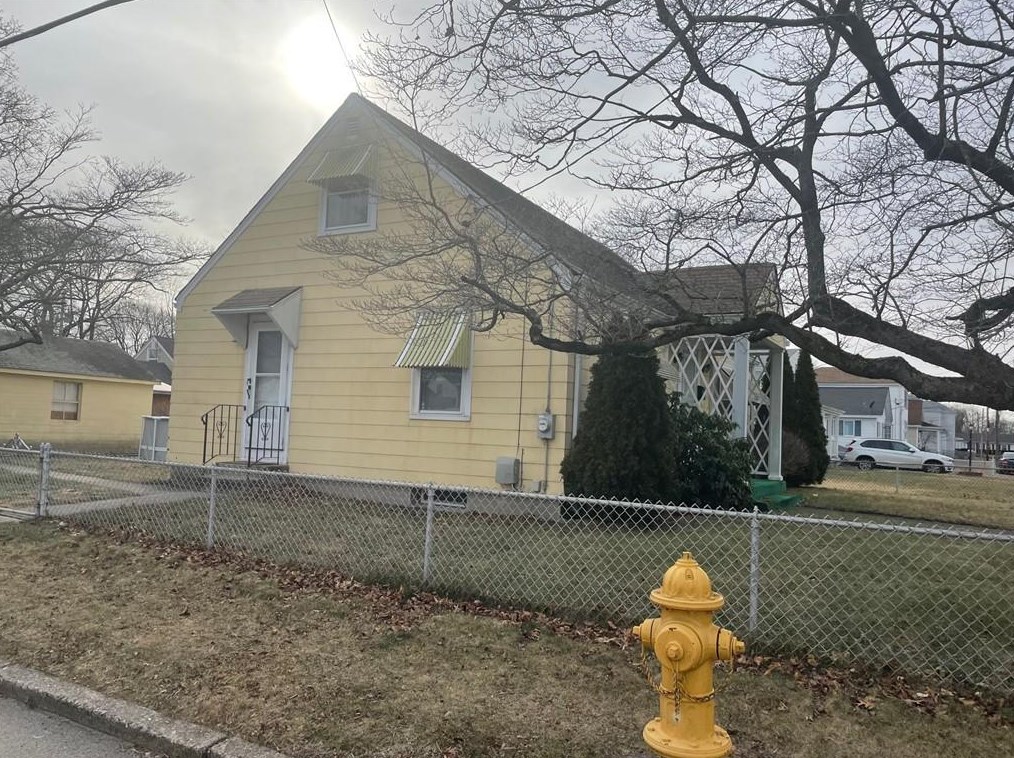 65 Dawson St, Pawtucket, RI 02861