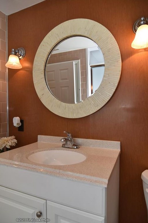 11 Uxbridge St, Cranston RI 02920-6217 exterior