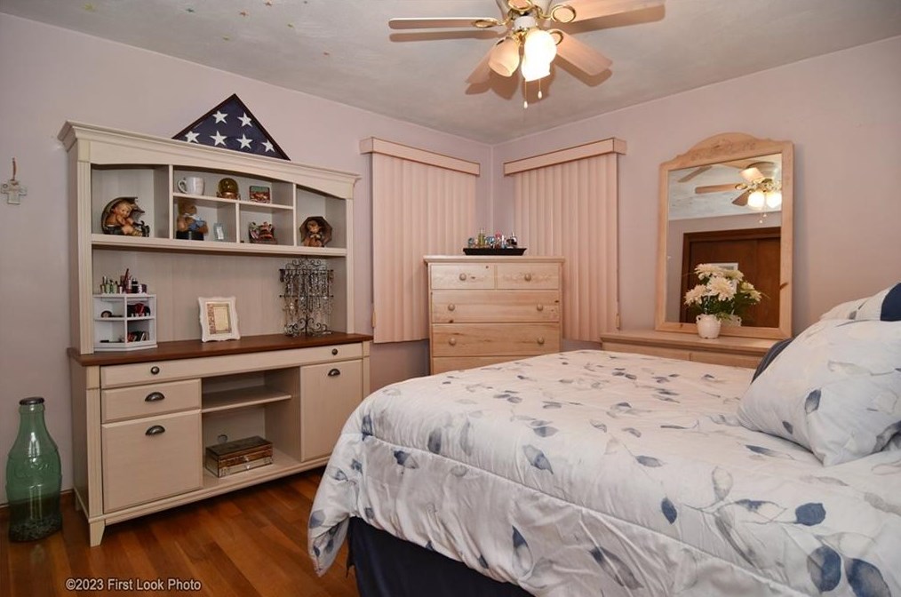 11 Uxbridge St, Cranston RI 02920-6217 exterior