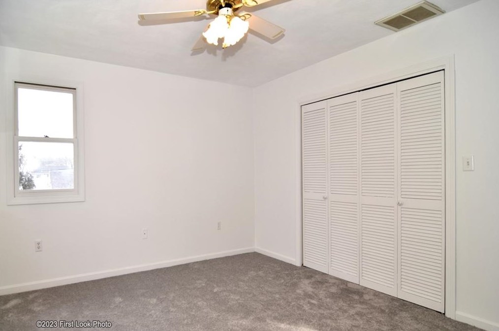 11 Uxbridge St, Cranston RI 02920-6217 exterior