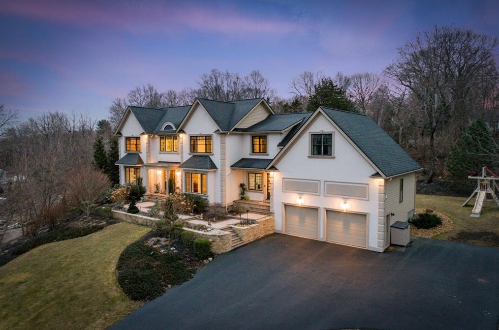 3 Valentine Ct, Lincoln, RI 02865