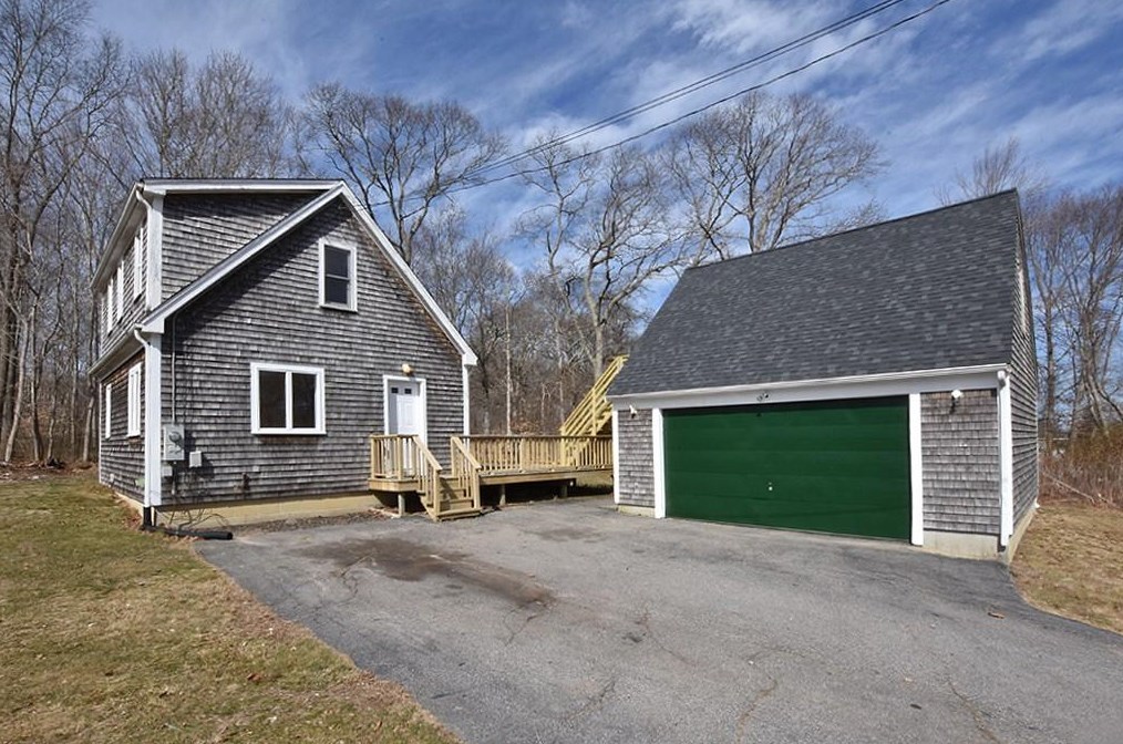 41 Watuppa Ave, Tiverton, RI 02878