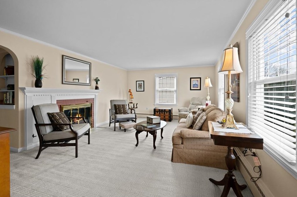 2 Broadview Ave, Cumberland, RI 02864