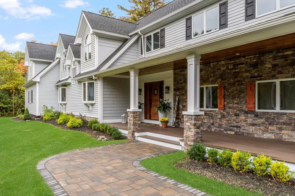 554 Weaver Hill Rd, West Greenwich, RI 02817