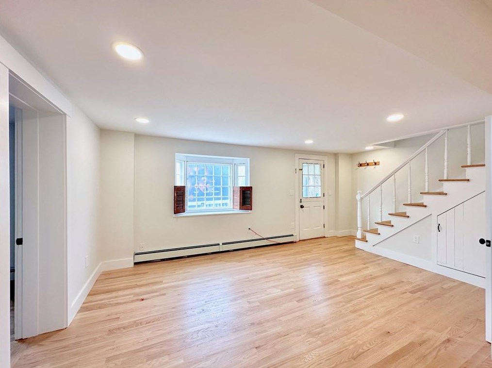 15 Curry Ave, Middletown, RI 02840