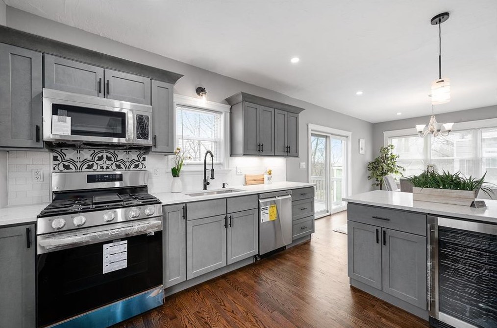 1353 Lonsdale Ave, Lincoln, RI 02865