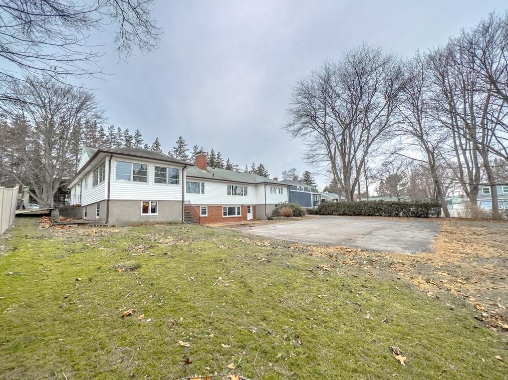 32 Middle Hwy, Barrington, RI 02806
